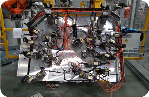 Namestitev orodja in prijemal v avtomobilski industriji 